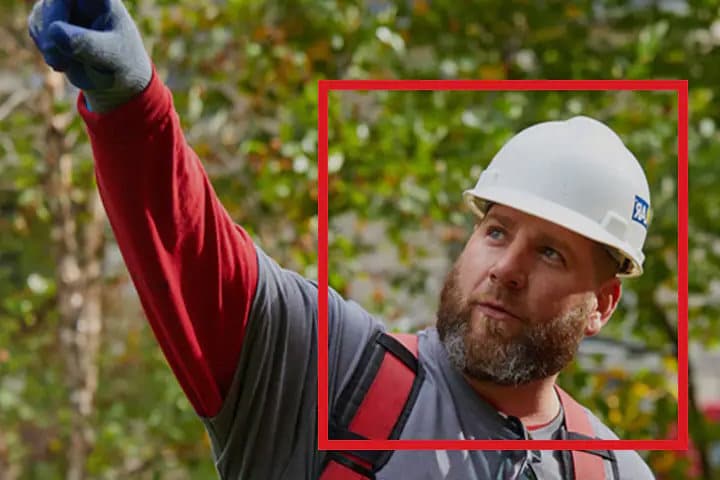 GAF contractor wearing a white hard hat pointing